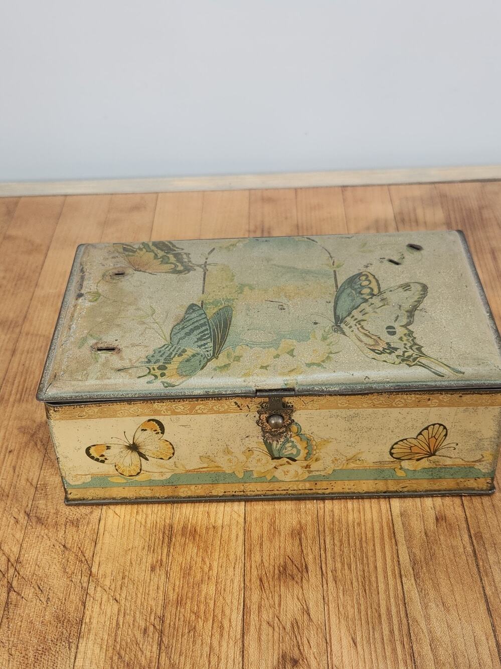 Antique 1920s Artstyle Chocolates Butterfly Lithograph Tin Boston St Louis